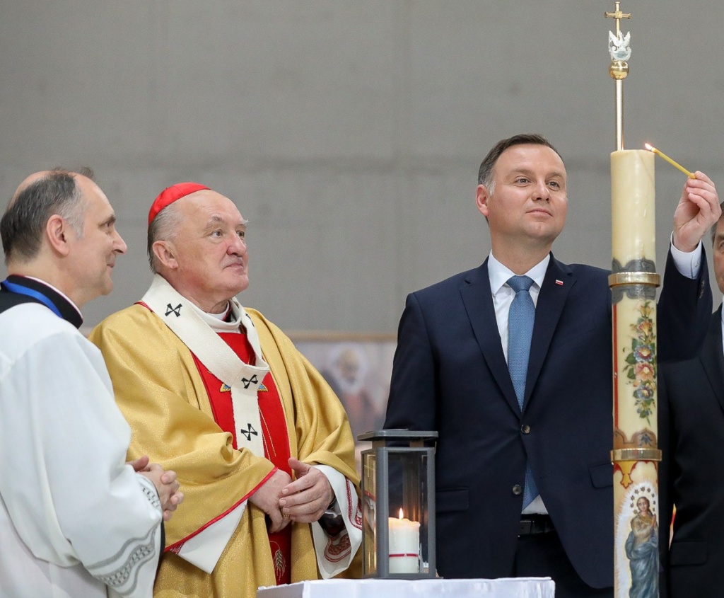 XI Święto Dziękczynienia Prezydent Andrzej Duda zapala Świecę Niepodległości