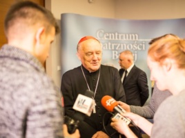 kardynał Nycz z dziennikarzami