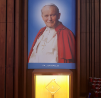 Św. Jan Paweł II i relikwie