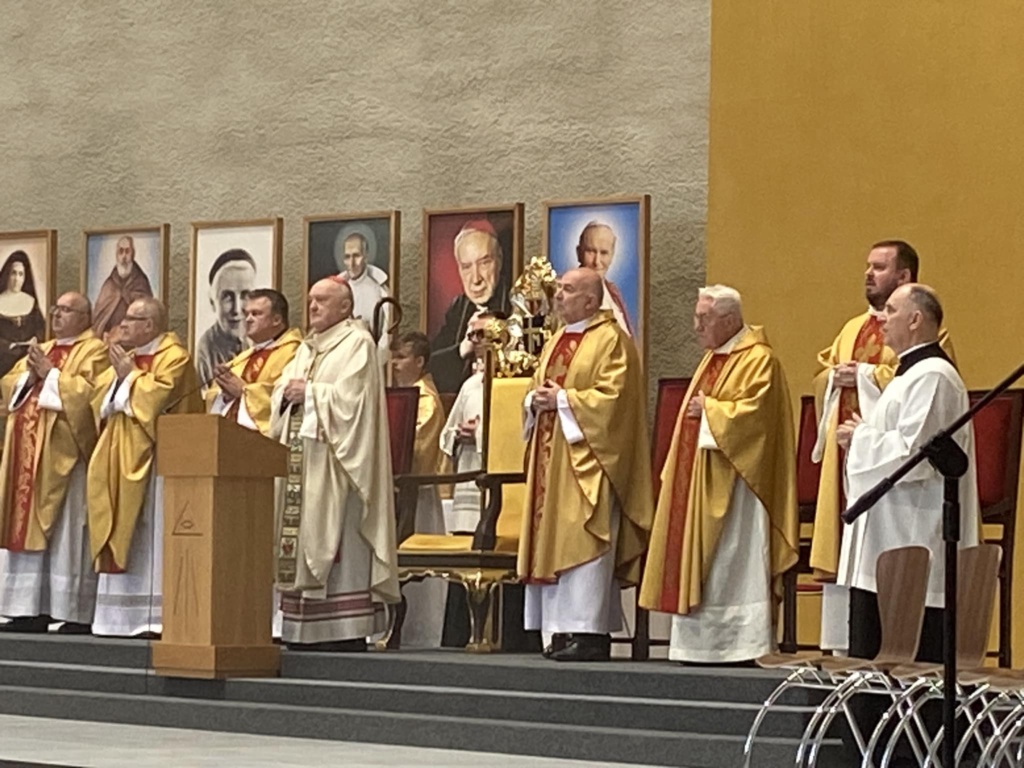 Kardynał Nycz przewodniczy Eucharystii z wniesieniem relikwii bł. Zofii Czeskiej