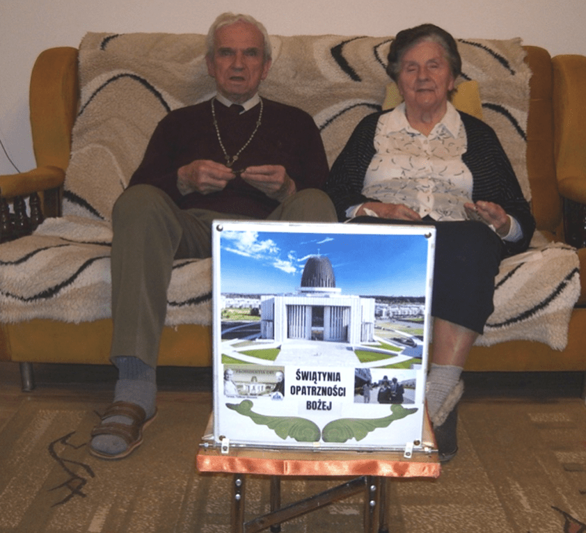 PP. Kłosowie przy domowym ołtarzu