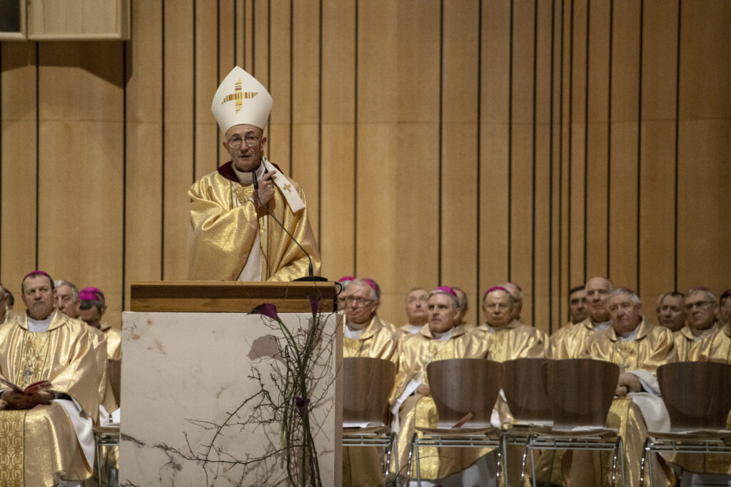 Arcybiskup Adrian Galbas głosi kazanie w Świątyni Opatrzności Bożej, 14.03.2022