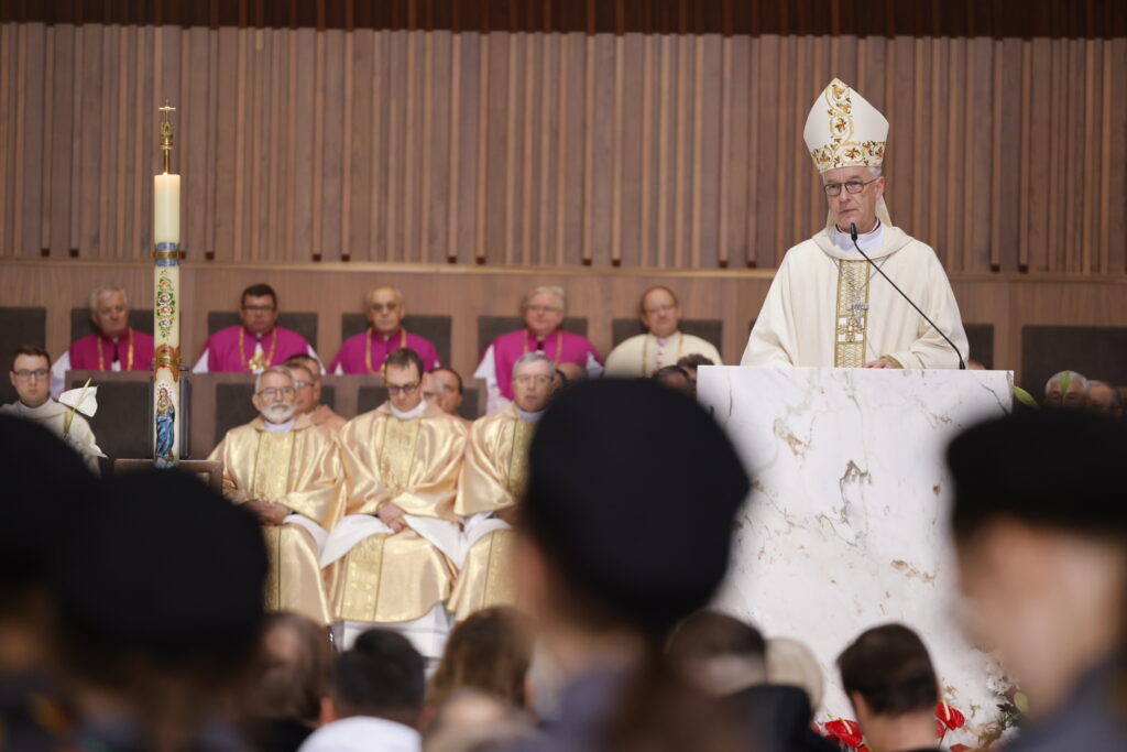 bp polowy Wojska Polskiego Adam Lechowicz głosi kazanie