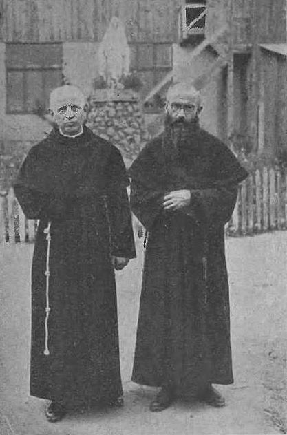 Święty Maksymilian Kolbe ze współbratem Kornelem Czuprykiem przed wyjazdem do Japonii (1933).